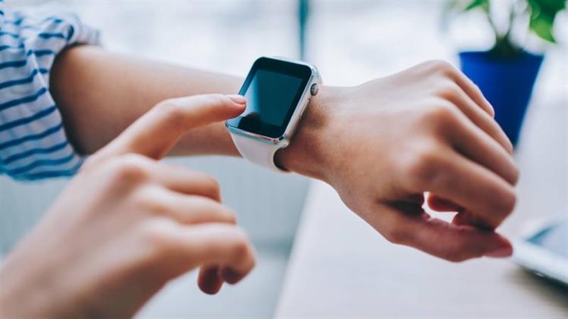 هيئة أميركية تحذر من استخدام الساعات الذكية لقياس سكر الدم: خطر على صحة مرضى السكري