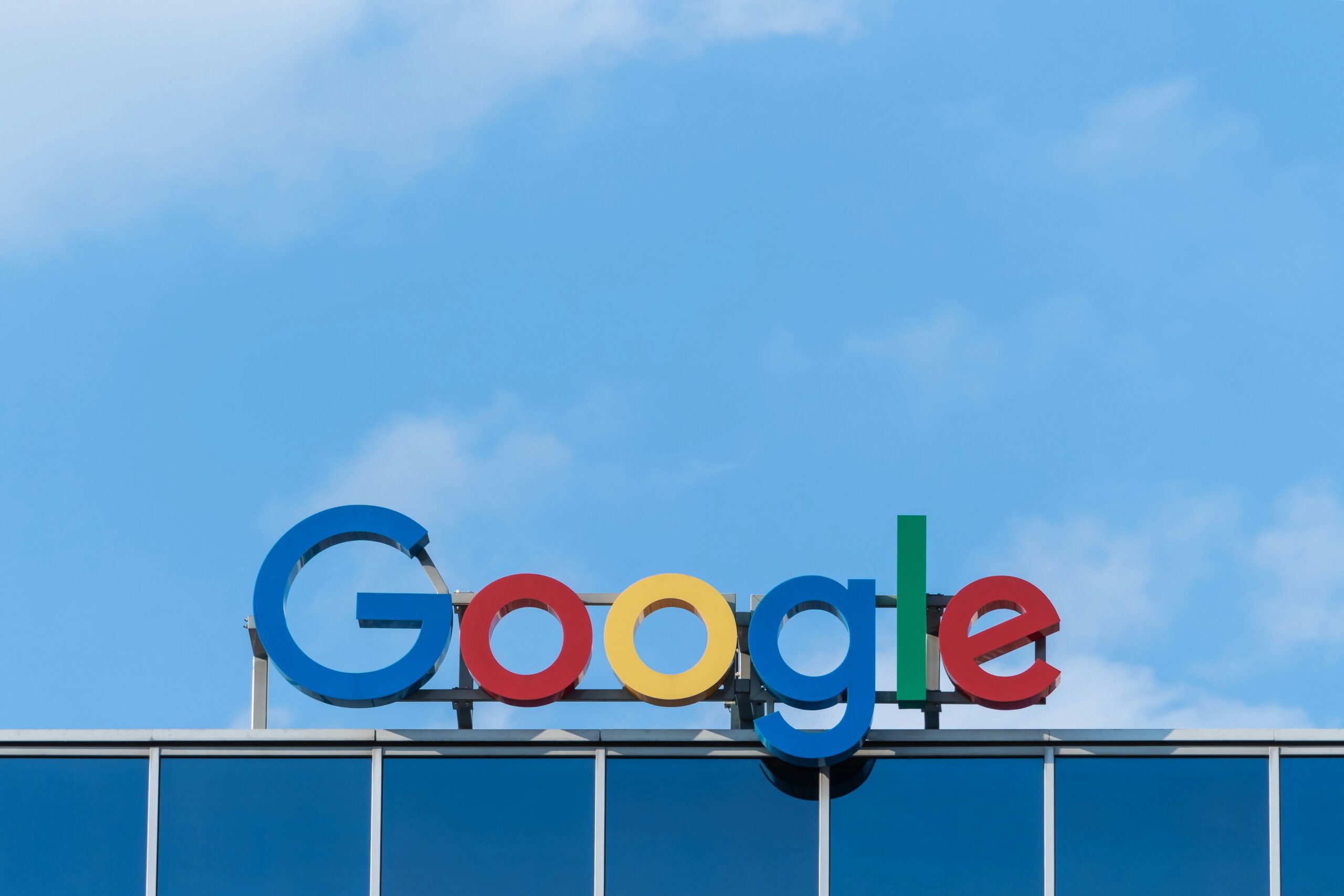 تعيد Google تسمية Bard chatbot إلى Gemini، وتطرح الاشتراك المدفوع