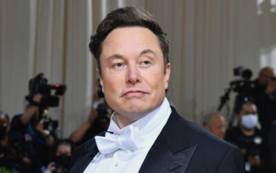 إيلون ماسك يدخل عالم المصارعة: صفقة ضخمة لشراء WWE