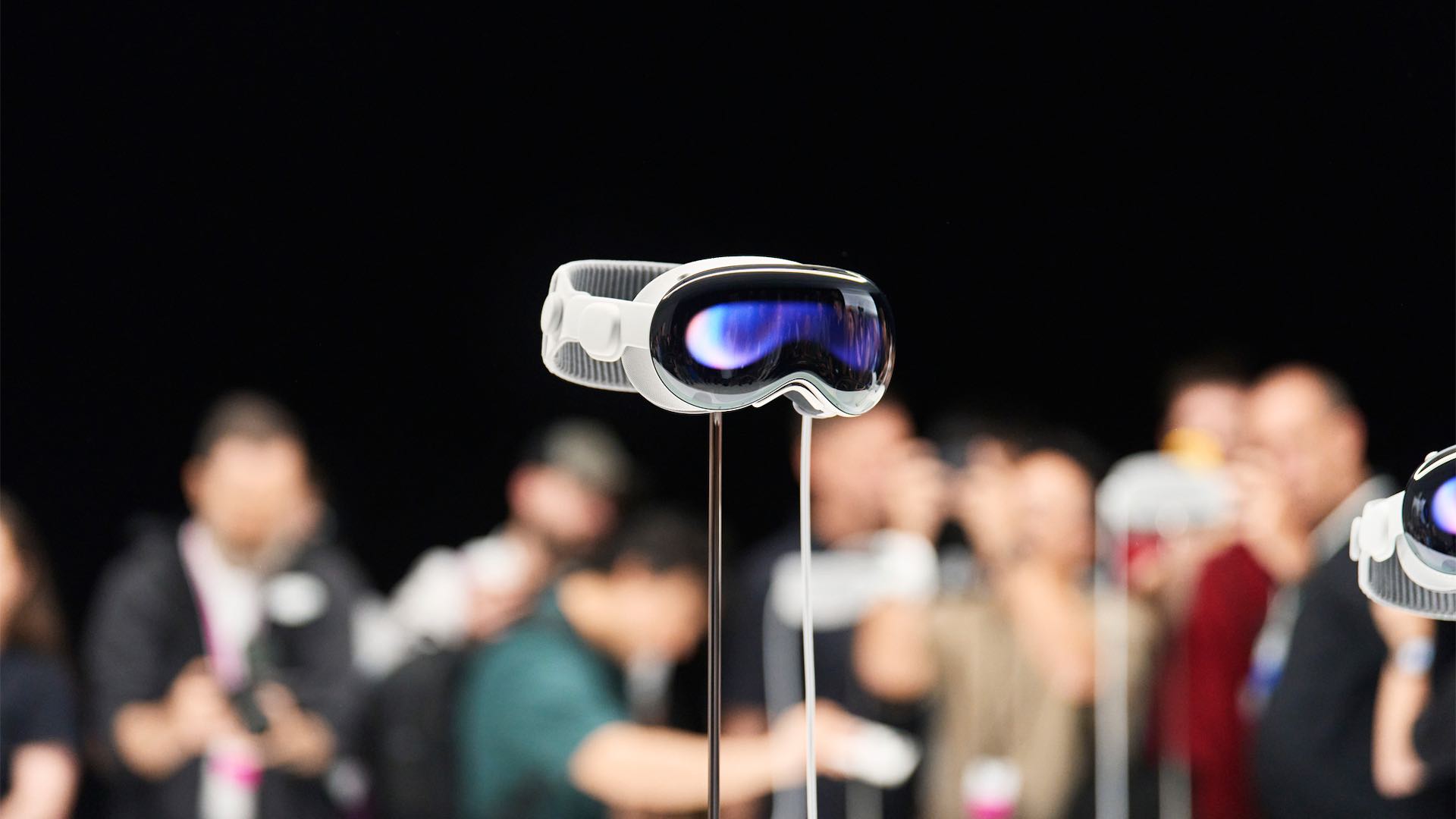 أبل تعتزم إطلاق سماعة الرأس Vision Pro في الصين: خطوة استراتيجية لتعزيز مكانتها في السوق